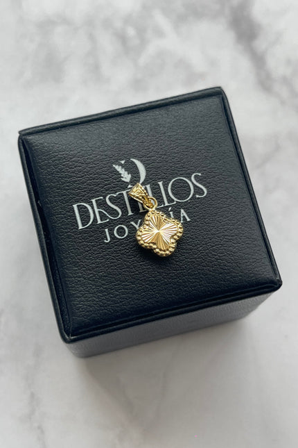 Dije Trebol Diamantado Pequeño / 1.15Cm / 0.41Gr /