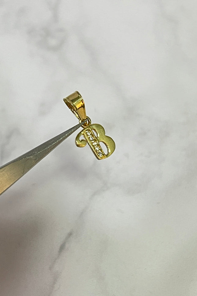 Dije Letra B Con Swarovski Blancos / 1.1Cm / 0.66Gr /
