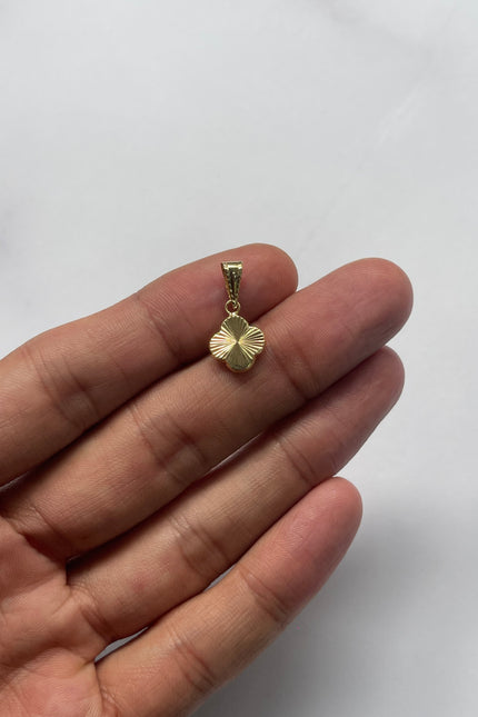 Dije Trebol Diamantado / 7.9Cm / 0.49Gr