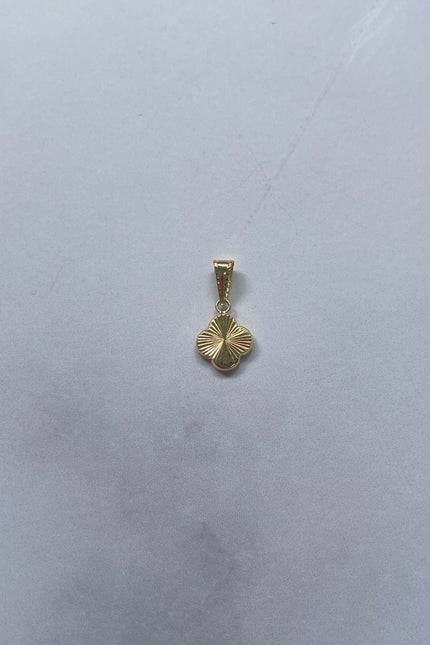 Dije Trebol Diamantado / 7.9Cm / 0.49Gr