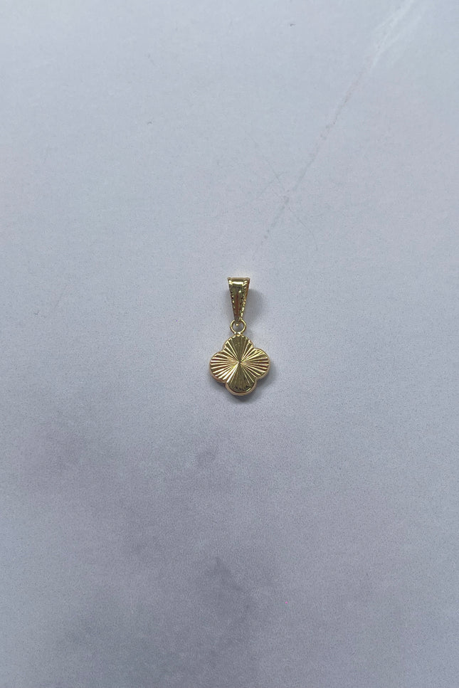 Dije Trebol Diamantado / 7.9Cm / 0.49Gr