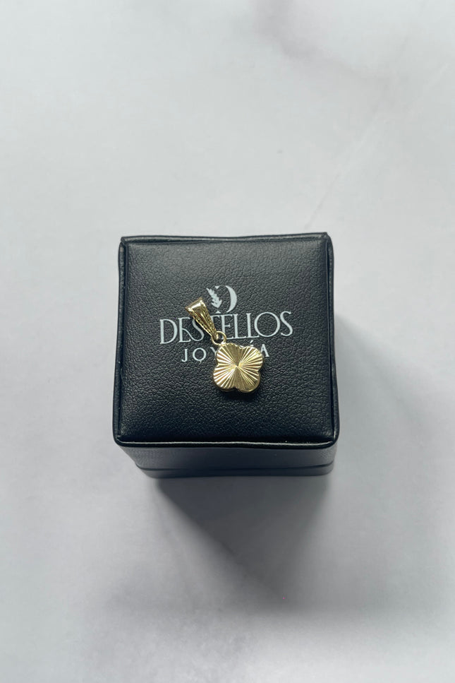 Dije Trebol Diamantado / 7.9Cm / 0.49Gr