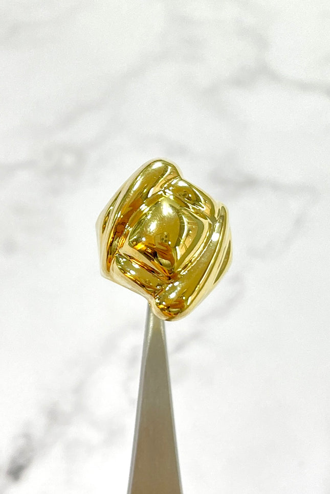 Anillo Marco Triangulo / T8 / 2.61Gr /