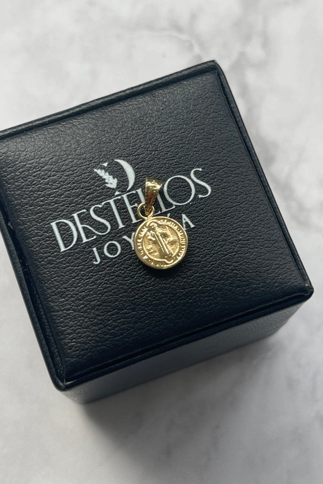 Dije San Benito Pequeño / 1.1Cm / 0.36Gr /