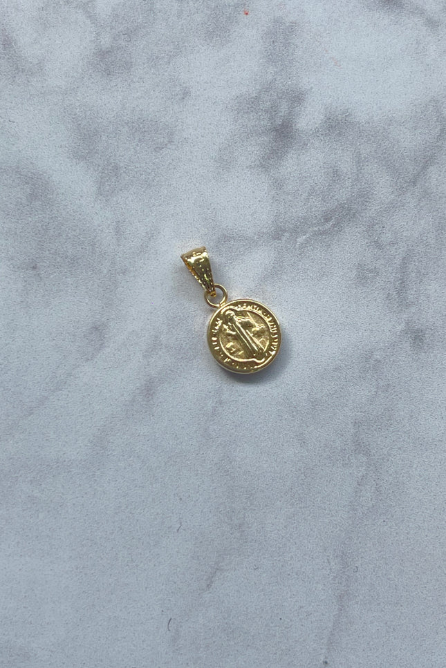 Dije San Benito Pequeño / 1.1Cm / 0.36Gr /