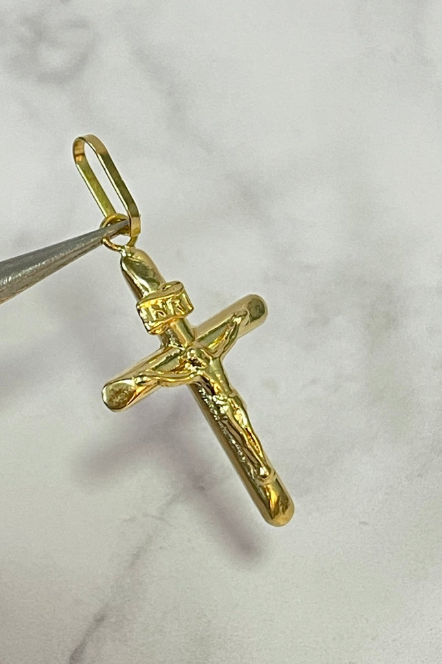 Dije Cruz Con Cristo / 2.8Cm / 1.05Gr / 2.6Mm /
