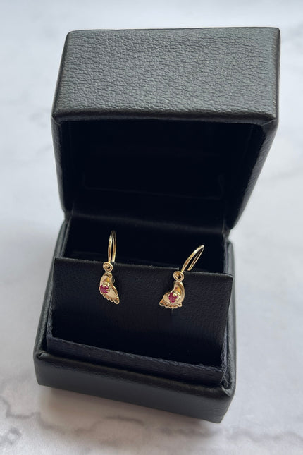 Candongas Silueta Pie Con Swarosvki Rojo / 0.56Cm / 0.53Gr /