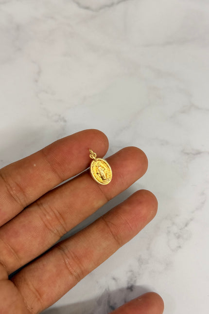 Dije Virgen Milagrosa Mediano / 1.5Cm / 0.57Gr /