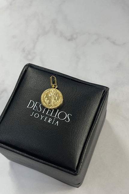 Dije San Benito Grande / 1.52Cm / 0.7Gr / 1.9Mm /