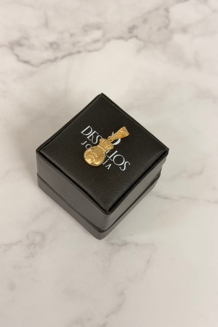 Dije Signo Peso / 1.7Cm / 0.64Gr /