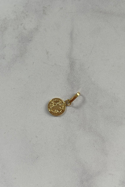 Dije San Benito Mediano / 1.3Cm / 0.6Gr / 1.8Mm /