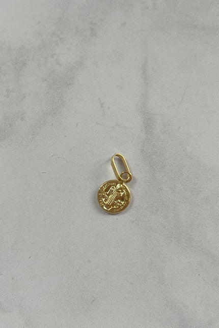 Dije San Benito Mediano / 1.3Cm / 0.6Gr / 1.8Mm /