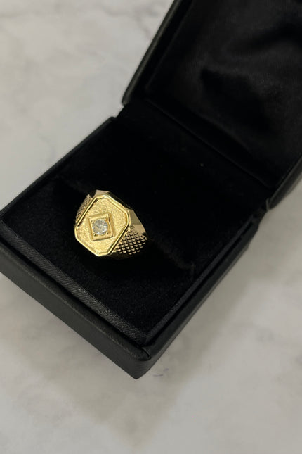 Anillo Troquelado Con Swarovski Blanco / 3.14Gr / Talla 9