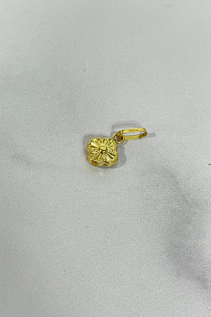 Dije Trebol / 1.1Cm / 0.39Gr / 2.4Mm /