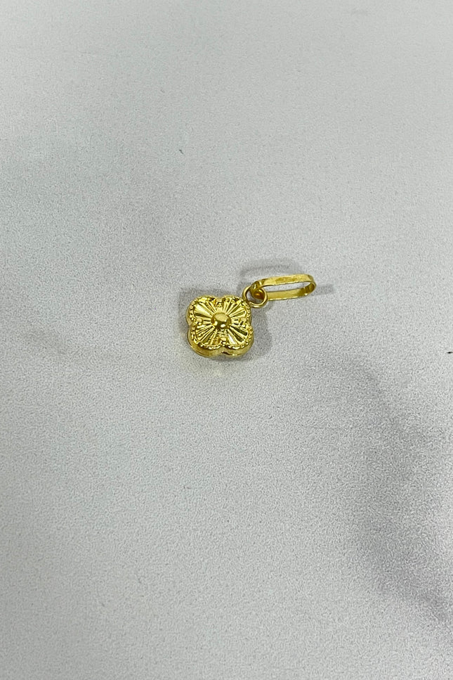 Dije Trebol / 1.1Cm / 0.39Gr / 2.4Mm /