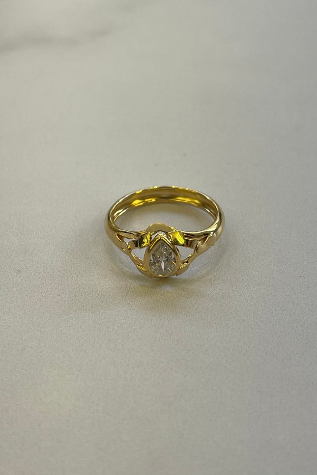 Solitario Con Swarovski Gota / T6 1/2 / 1.35Gr /