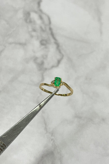 Solitario Retangular Con Diamantes / T6 / 1.33Gr
