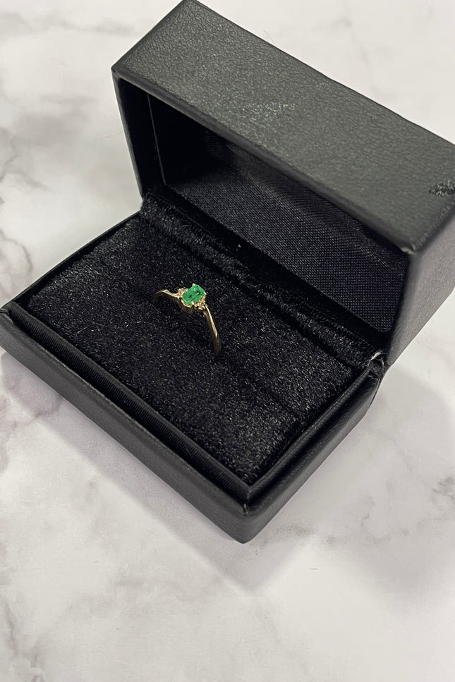 Solitario Retangular Con Diamantes / T6 / 1.33Gr