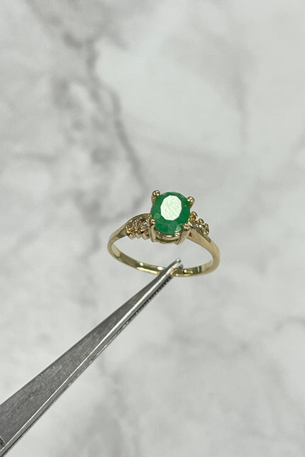 Solitario Con Ovalo Esmeralda Con Diamante / T7 2.85Gr /
